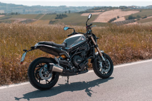 Benelli Leoncino 800